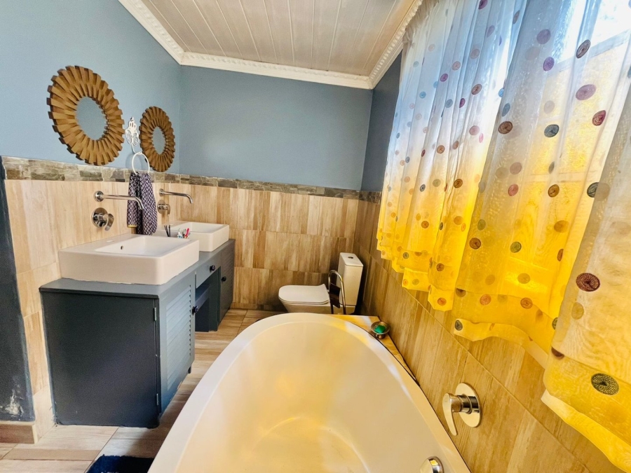 4 Bedroom Property for Sale in Bloemside 3 Free State